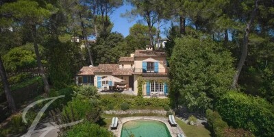 5 room  House for sale in Mougins, France