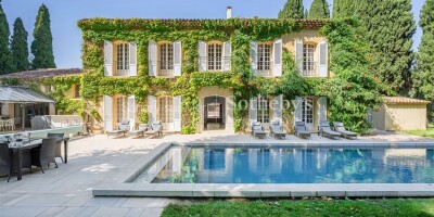 15 room  House for sale in Saint-Cyr-sur-Mer, France