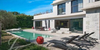 6 room  House for sale in Mougins, French Riviera