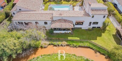 5 bedroom  Villa for sale in La Teste-de-Buch, France