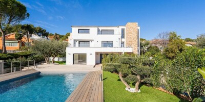 6 room  House for sale in Sanary-sur-Mer, France