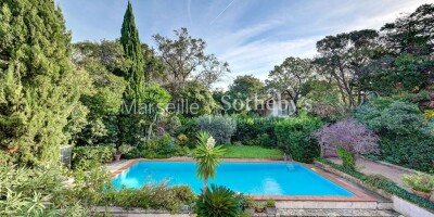 9 room  Townhouse for sale in Marseille, France