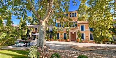 15 room  Villa for sale in Le Thor, French Riviera