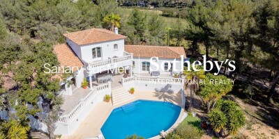 7 room  House for sale in Saint-Cyr-sur-Mer, France