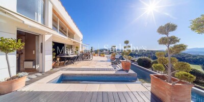 6 room  House for sale in Marseille, France