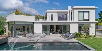 6 room  House for sale in Mougins, France