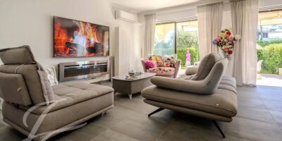 2 bedroom  Flat for sale in Villeneuve-Loubet, French Riviera