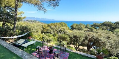 4 room  Villa for sale in Gaou Bénat, Bormes-les-Mimosas, Var, Provence-Alpes-Côte d'Azur