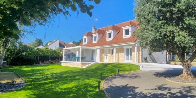 8 room  House for sale in Montlhéry, France