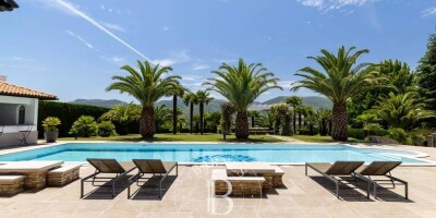 10 room  House for sale in Urrugne, France