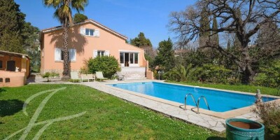 9 room  House for sale in Mougins, France