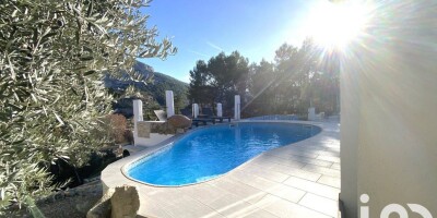 Villa for sale in L'Isle-sur-la-Sorgue, France