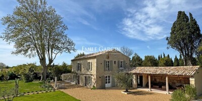 8 room  House for sale in Saint-Rémy-de-Provence, France
