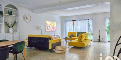 6 bedroom  Villa for sale in Colombes, France