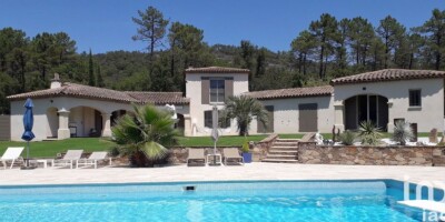 6 bedroom  Villa for sale in Le Muy, France