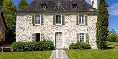 12 room  House for sale in Oloron-Sainte-Marie, Nouvelle-Aquitaine