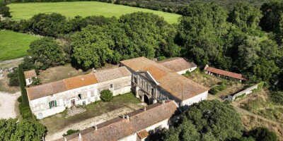 Detached House for sale in Saint-Martin-de-Crau, French Riviera