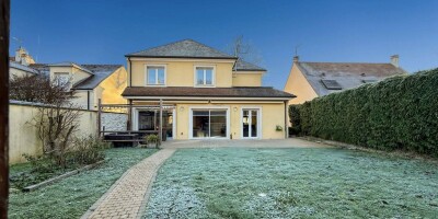 6 room  House for sale in Ozoir-la-Ferrière, France