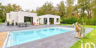 Villa for sale in Lamorlaye, France