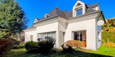 7 room  House for sale in Saint-Prix, Île-de-France