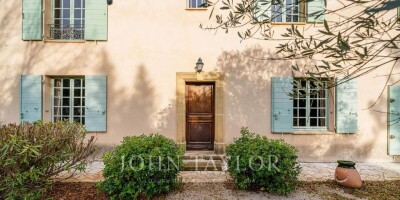 6 room  House for sale in Aix-en-Provence, France