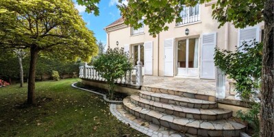 8 room  House for sale in Les Clayes-sous-Bois, Île-de-France