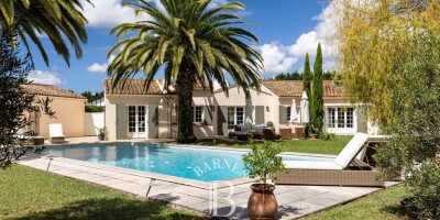 6 room  House for sale in Bayonne, France