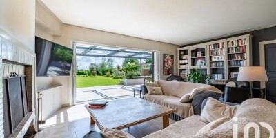 10 room  Villa for sale in Fontainebleau, France