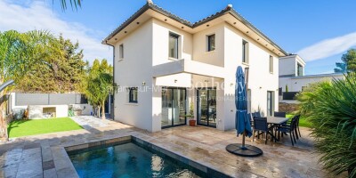 4 room  House for sale in Sanary-sur-Mer, France