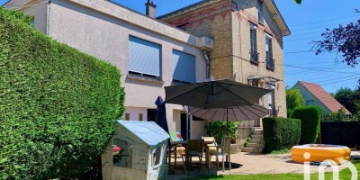 Villa for sale in Versailles, France