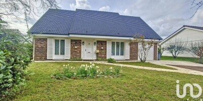 8 room  Villa for sale in Voisins-le-Bretonneux, France