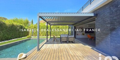 5 room  Villa for sale in Sanary-sur-Mer, France