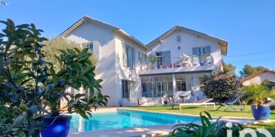 6 bedroom  Villa for sale in Marseille, France