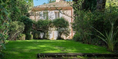 10 room  House for sale in Aix-en-Provence, France