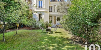 6 bedroom  Villa for sale in Colombes, Île-de-France