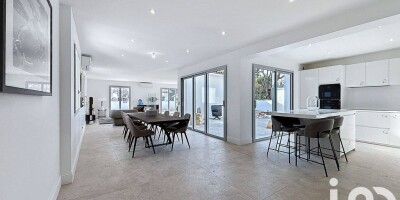 Villa for sale in Le Bouscat, France