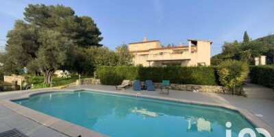 8 room  Villa for sale in Vence, French Riviera