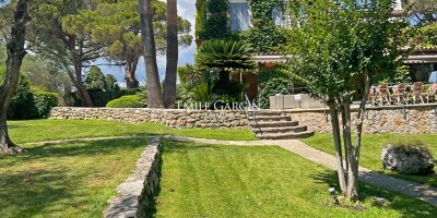 9 room  House for sale in Mougins, France