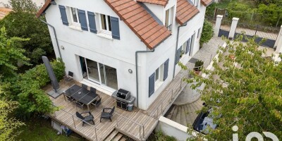Villa for sale in Le Mesnil-le-Roi, Île-de-France