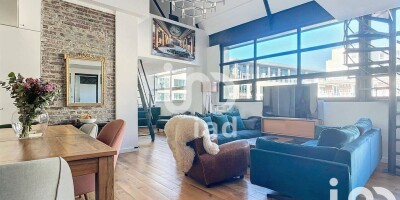 6 room  Apartment for sale in Courbevoie, Île-de-France