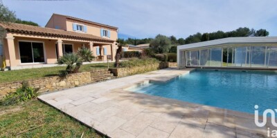 6 room  Villa for sale in Le Beausset, France