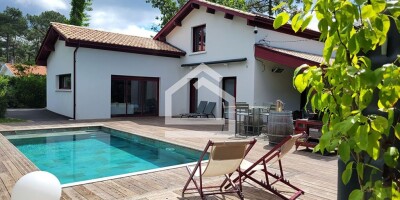 6 bedroom  House for sale in Lanton, France