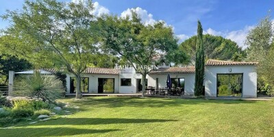 9 room  House for sale in Aix-en-Provence, French Riviera