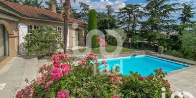 Villa for sale in Saint-Priest, France