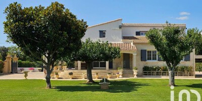 Villa for sale in Arles, French Riviera