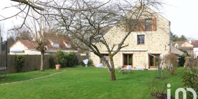 5 bedroom  Villa for sale in Magny-les-Hameaux, France