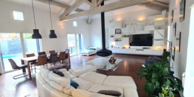Villa for sale in Mallemort, France
