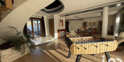 Villa for sale in Marcq, France