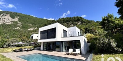 Villa for sale in La Tronche, France