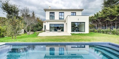 8 room Detached House for sale in Aix-en-Provence, France